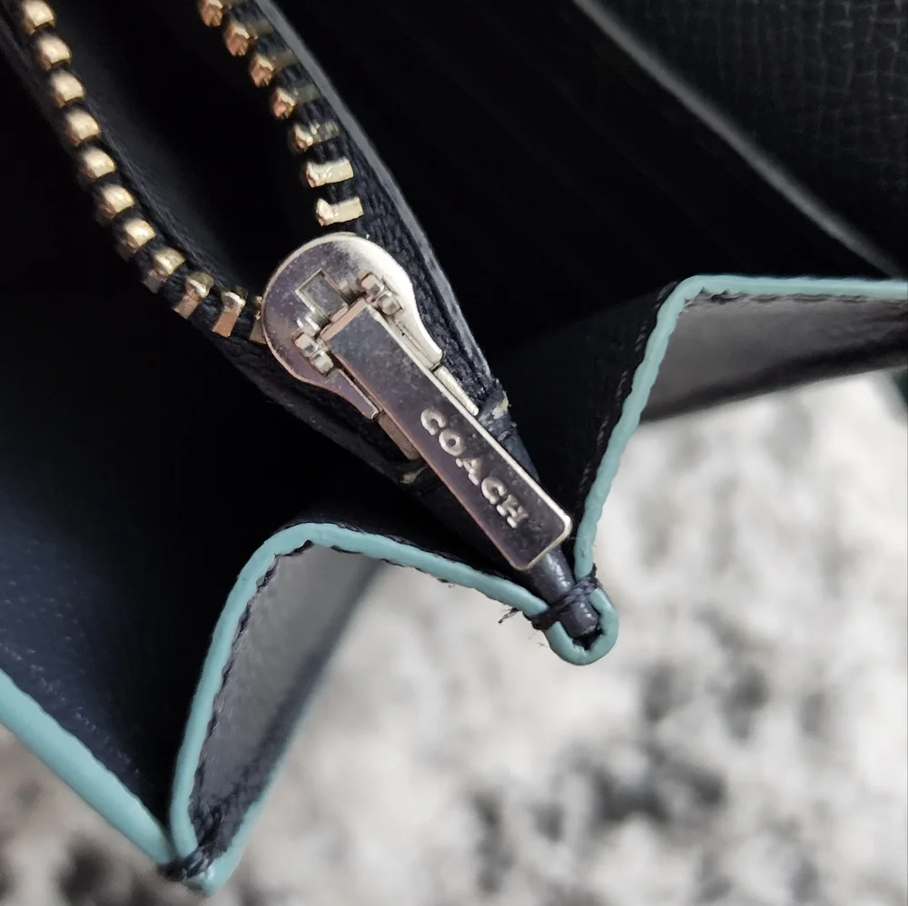 *SOLD* COACH Turnlock Crossbody Navy Saffiano Leather Chain Strap with Charm - Picture 5 of 9